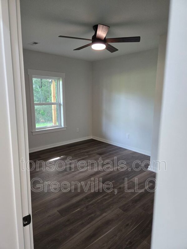 5 bedroom 3 bath home in Pendleton! property image