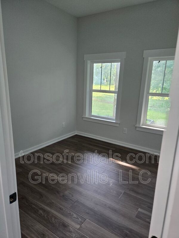 5 bedroom 3 bath home in Pendleton! property image