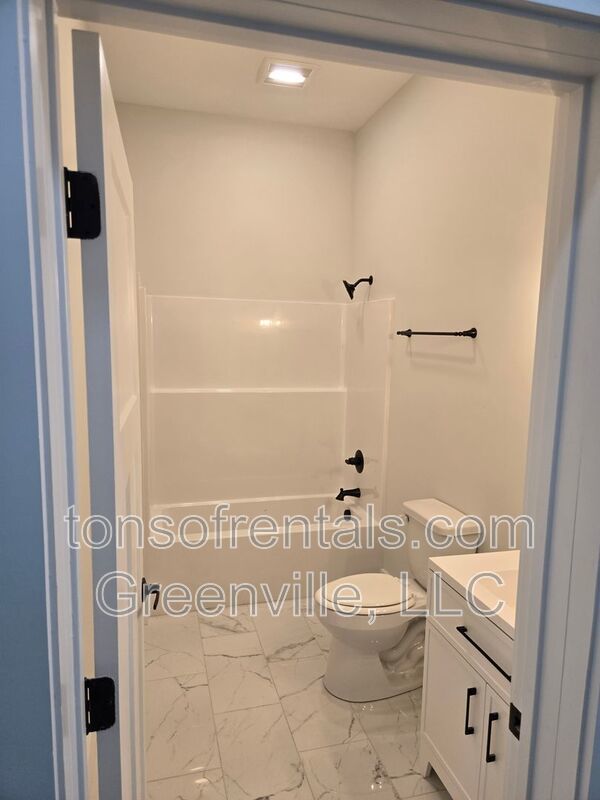 5 bedroom 3 bath home in Pendleton! property image