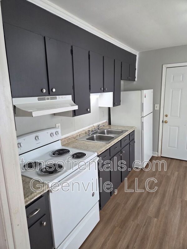 2 bedroom duplex off Poinsett Hwy! property image