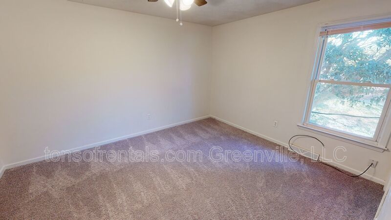 Nice 3 bedroom 1.5 bath home in excellent location of Simpsonville SC! property image