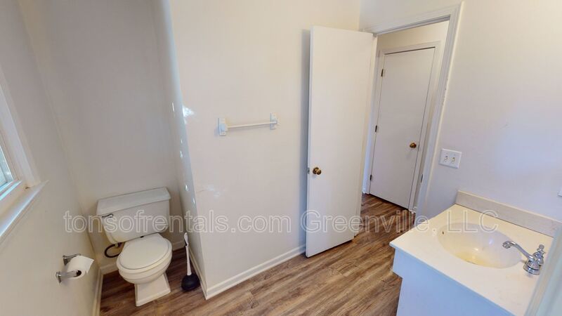 Nice 3 bedroom 1.5 bath home in excellent location of Simpsonville SC! property image