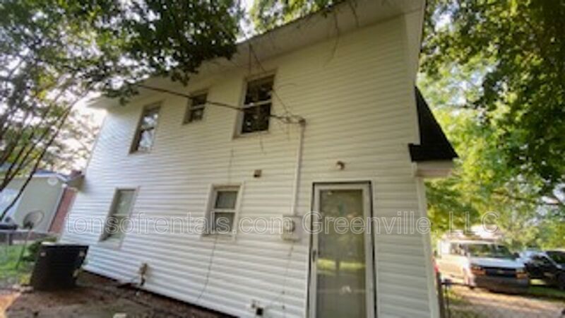 Nice 3 bedroom 1.5 bath home in excellent location of Simpsonville SC! property image