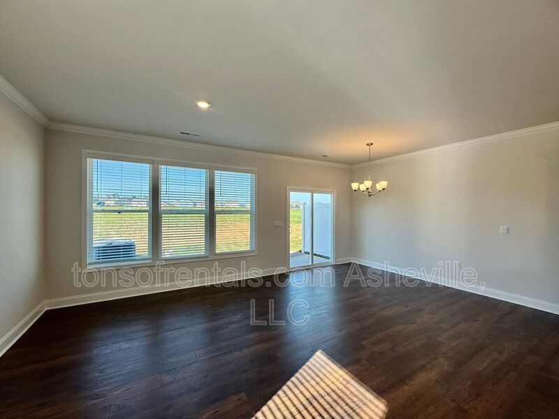 **BRAND NEW HOME - MOVE IN SPECIAL OF 1/2 OFF A MONTHS RENT*** property image