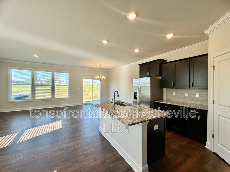 **BRAND NEW HOME - MOVE IN SPECIAL OF 1/2 OFF A MONTHS RENT*** property image