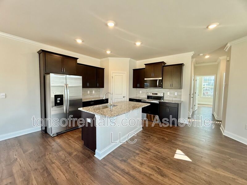 **BRAND NEW HOME - MOVE IN SPECIAL OF 1/2 OFF A MONTHS RENT*** property image