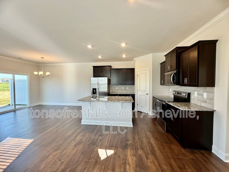**BRAND NEW HOME - MOVE IN SPECIAL OF 1/2 OFF A MONTHS RENT*** property image