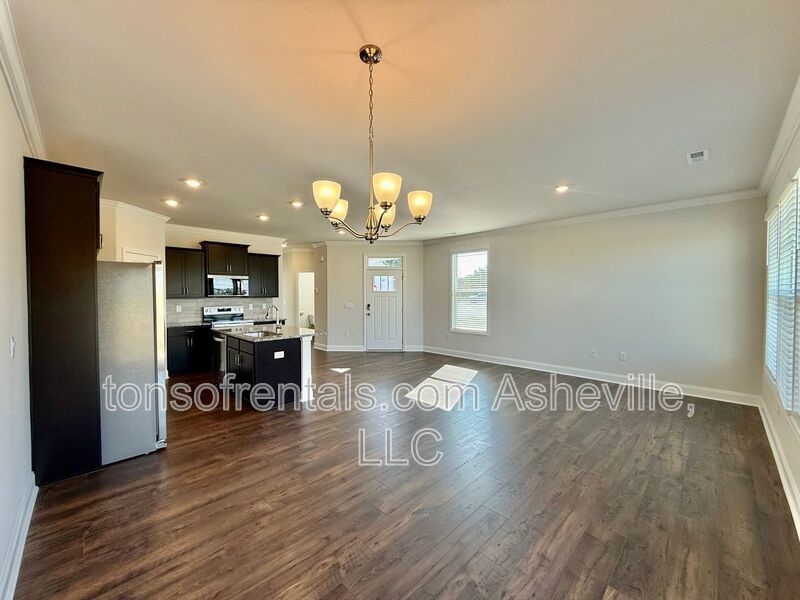 **BRAND NEW HOME - MOVE IN SPECIAL OF 1/2 OFF A MONTHS RENT*** property image