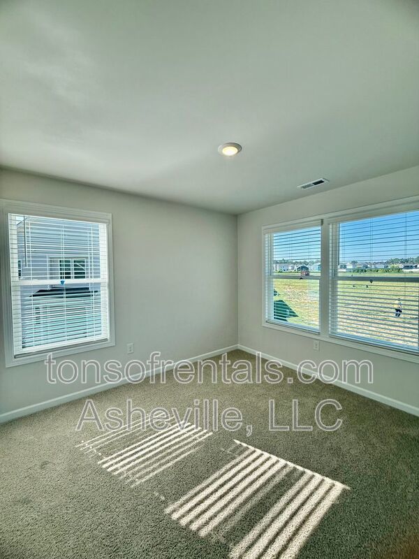 **BRAND NEW HOME - MOVE IN SPECIAL OF 1/2 OFF A MONTHS RENT*** property image