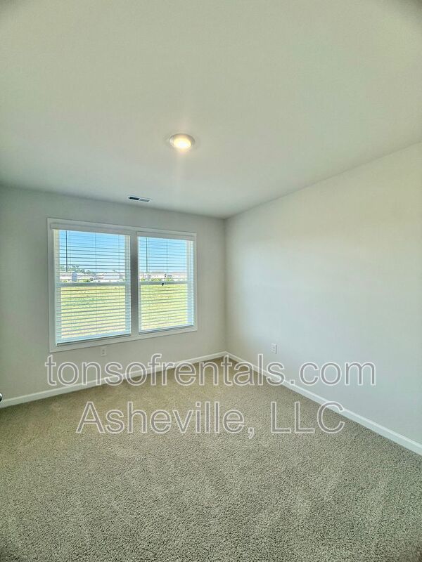 **BRAND NEW HOME - MOVE IN SPECIAL OF 1/2 OFF A MONTHS RENT*** property image