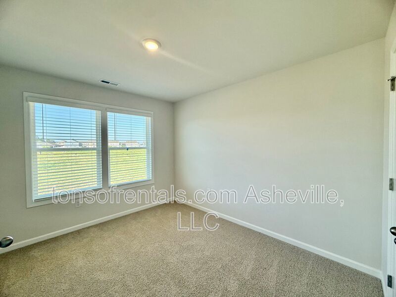 **BRAND NEW HOME - MOVE IN SPECIAL OF 1/2 OFF A MONTHS RENT*** property image