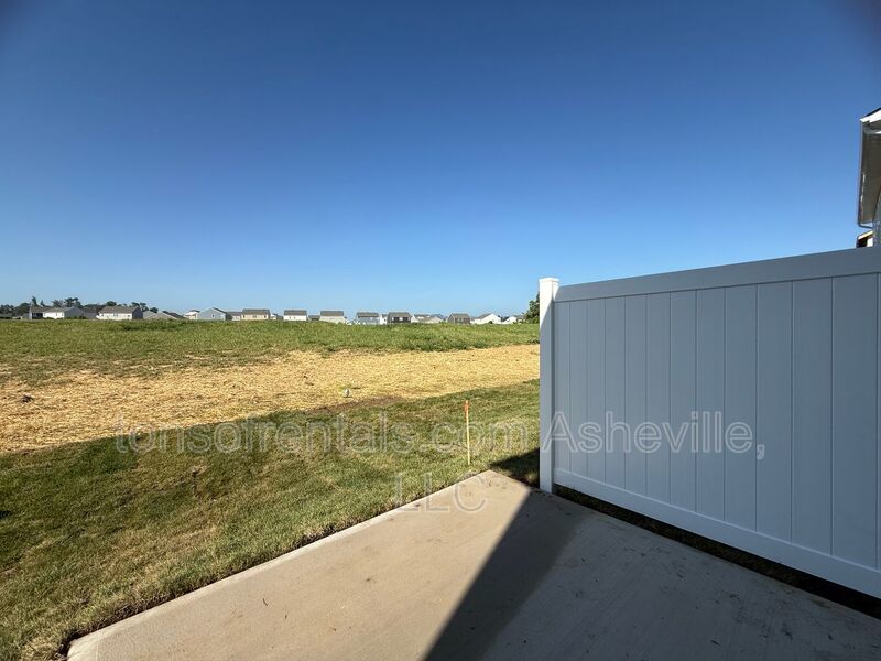 **BRAND NEW HOME - MOVE IN SPECIAL OF 1/2 OFF A MONTHS RENT*** property image