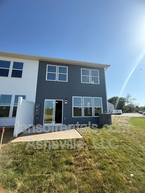 **BRAND NEW HOME - MOVE IN SPECIAL OF 1/2 OFF A MONTHS RENT*** property image