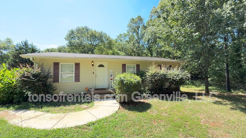 Super cute 3 bedroom home in Fountain Inn SC! property image