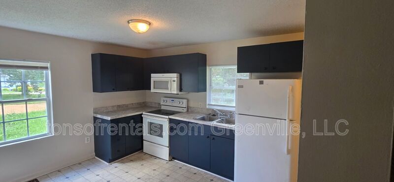 Super cute 3 bedroom home in Fountain Inn SC! property image