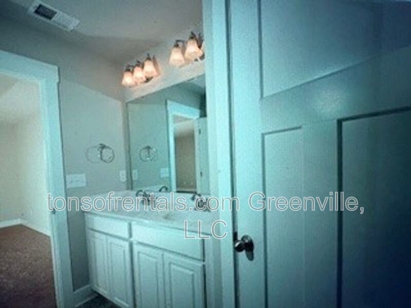 Beautiful well taken care of home in great location of Duncan! property image