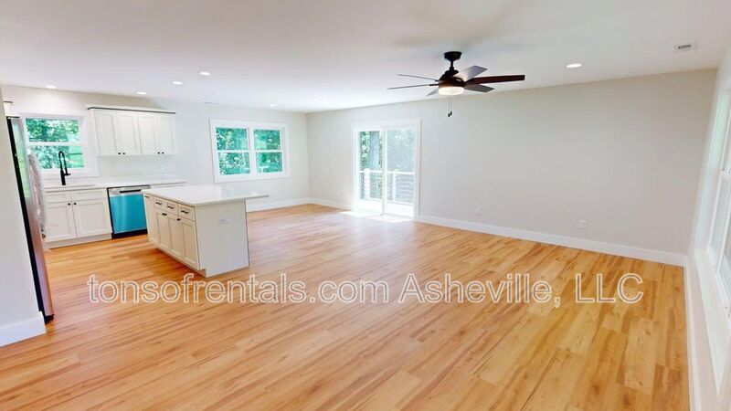 Newly remodeled spacious 2 Bedroom, 2 Bath Duplex Upstairs Unit Available property image