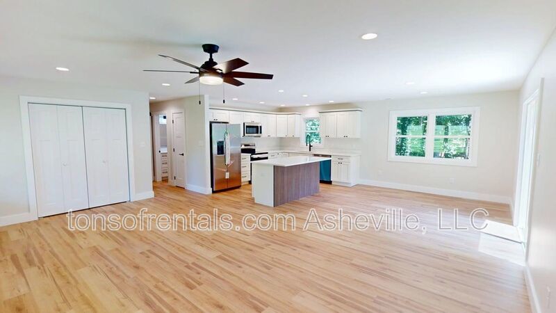 Newly remodeled spacious 2 Bedroom, 2 Bath Duplex Upstairs Unit Available property image
