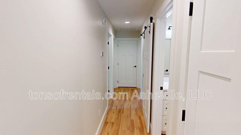 Newly remodeled spacious 2 Bedroom, 2 Bath Duplex Upstairs Unit Available property image