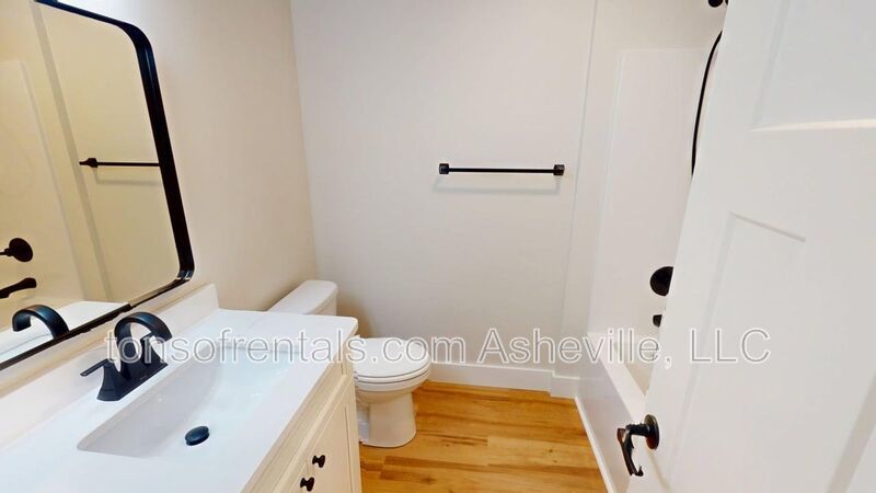 Newly remodeled spacious 2 Bedroom, 2 Bath Duplex Upstairs Unit Available property image