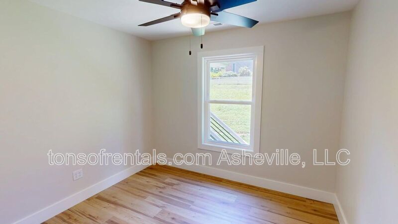 Newly remodeled spacious 2 Bedroom, 2 Bath Duplex Upstairs Unit Available property image