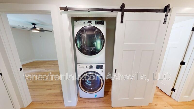 Newly remodeled spacious 2 Bedroom, 2 Bath Duplex Upstairs Unit Available property image