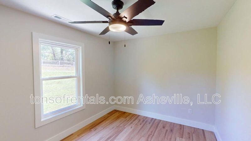 Newly remodeled spacious 2 Bedroom, 2 Bath Duplex Upstairs Unit Available property image