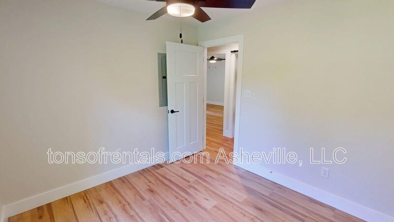 Newly remodeled spacious 2 Bedroom, 2 Bath Duplex Upstairs Unit Available property image