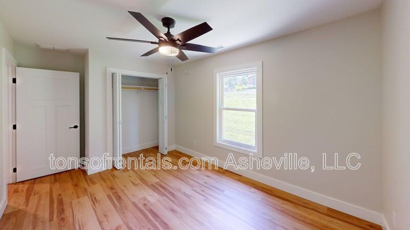 Newly remodeled spacious 2 Bedroom, 2 Bath Duplex Upstairs Unit Available property image