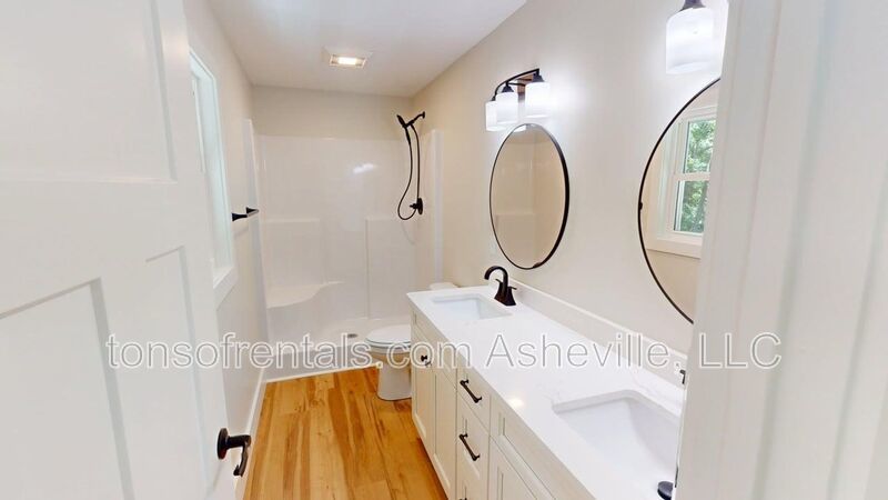 Newly remodeled spacious 2 Bedroom, 2 Bath Duplex Upstairs Unit Available property image