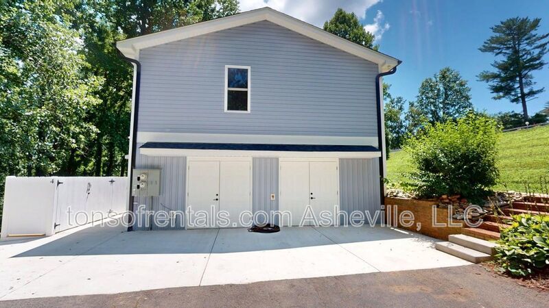 Newly remodeled spacious 2 Bedroom, 2 Bath Duplex Upstairs Unit Available property image