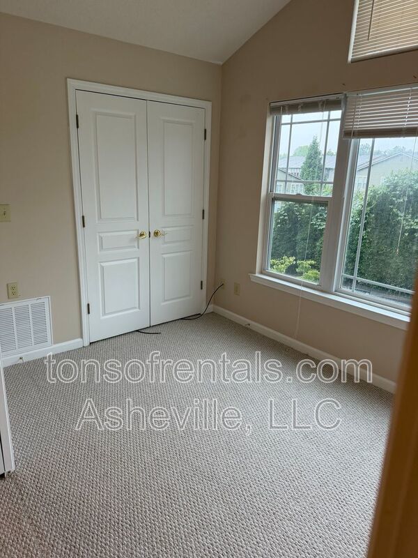 Hendersonville 2 bedroom property image