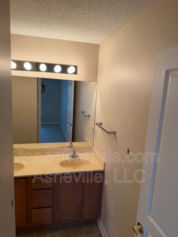 Hendersonville 2 bedroom property image