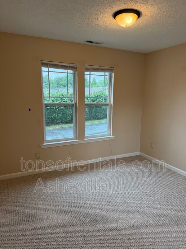 Hendersonville 2 bedroom property image