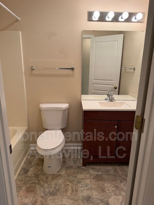 Hendersonville 2 bedroom property image