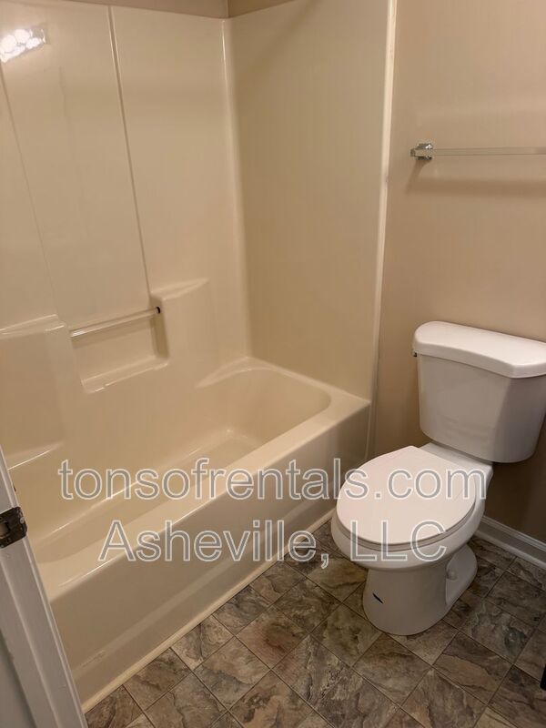 Hendersonville 2 bedroom property image