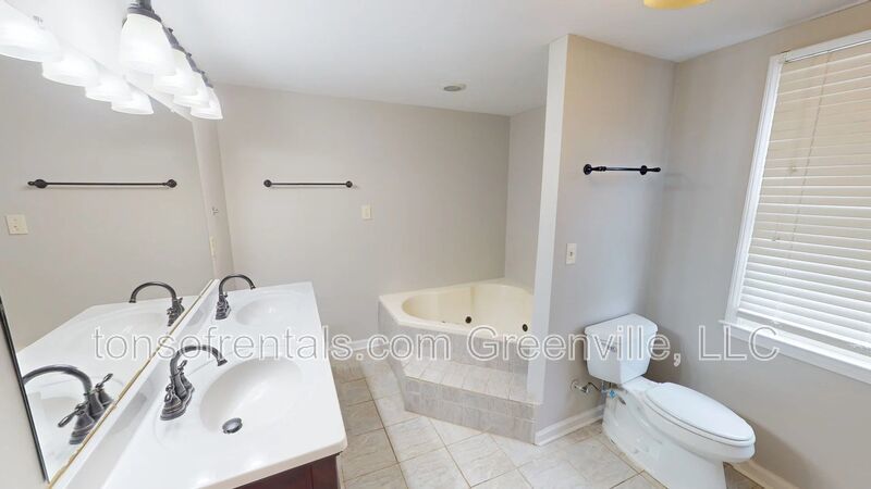 Elegant home with two Master Suites, two family rooms and in an excellent location of Greenville! property image