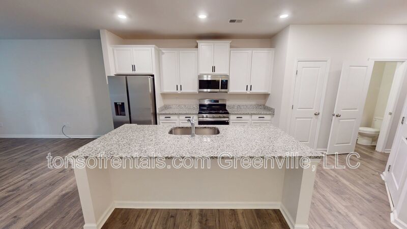 Nice 3 bedroom, 2.5 bath townhome in Greenville property image