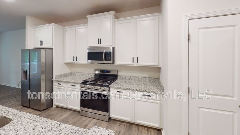 Nice 3 bedroom, 2.5 bath townhome in Greenville property image