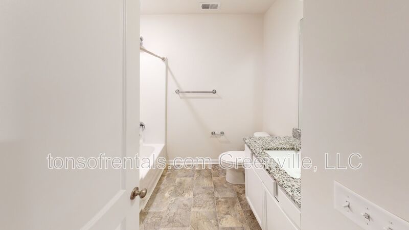 Nice 3 bedroom, 2.5 bath townhome in Greenville property image
