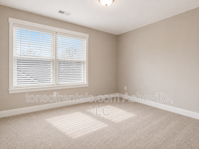Beautiful 4-bedroom, 2.5-bathroom single-family home located in Asheville, NC. property image