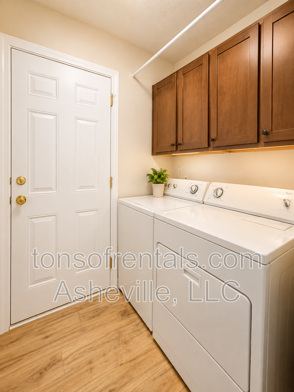 Welcome to this 3 bedroom 2.5 bath townhome located in the heart of Fletcher, NC! property image