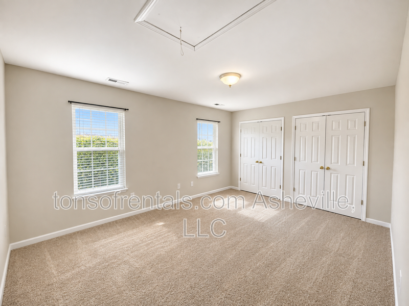 Welcome to this 3 bedroom 2.5 bath townhome located in the heart of Fletcher, NC! property image