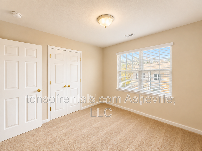 Welcome to this 3 bedroom 2.5 bath townhome located in the heart of Fletcher, NC! property image
