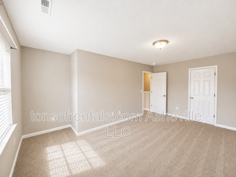 Welcome to this 3 bedroom 2.5 bath townhome located in the heart of Fletcher, NC! property image