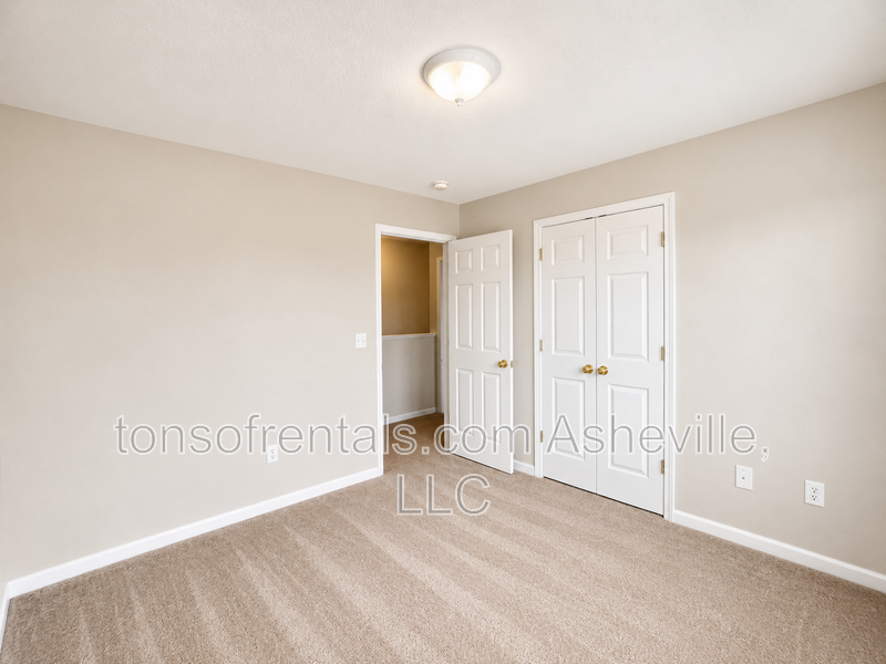 Welcome to this 3 bedroom 2.5 bath townhome located in the heart of Fletcher, NC! property image