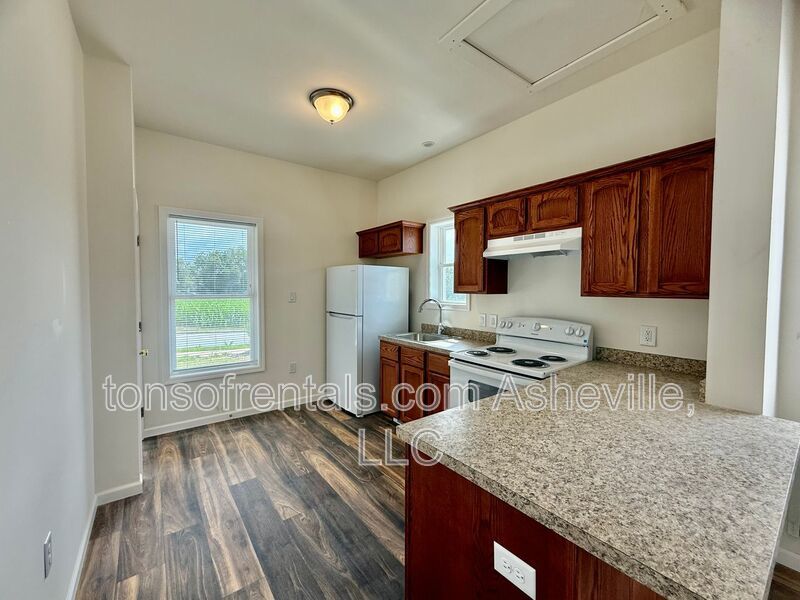 Brand New Charming Downstairs Duplex Unit In Brevard property image