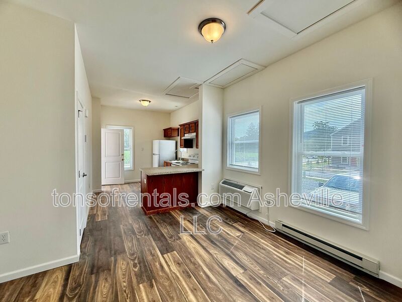 Brand New Charming Downstairs Duplex Unit In Brevard property image