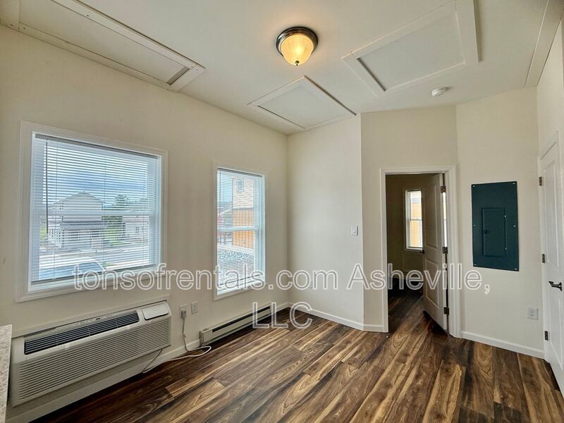 Brand New Charming Downstairs Duplex Unit In Brevard property image