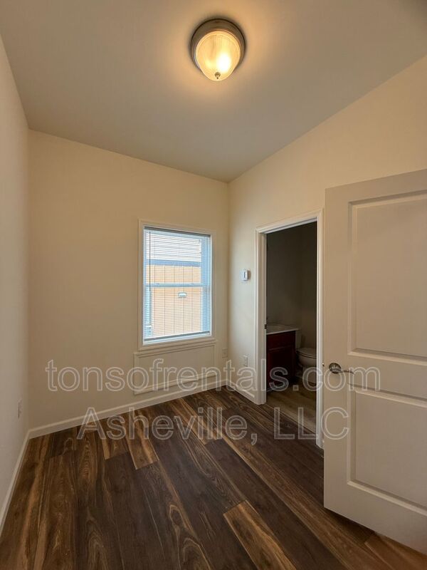 Brand New Charming Downstairs Duplex Unit In Brevard property image